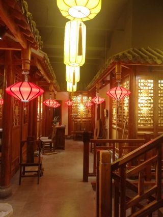 400平米中式风格火锅店走廊设计图片