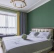 134平的房子卧室床头绿色背景墙装修图