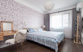 123平米欧式卧室床头花纹壁纸装修效果图