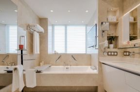 2020浴室浴缸装修效果图 家庭浴室毛巾架图片