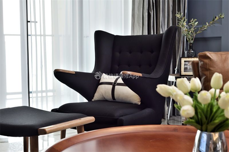 101平米现代轻奢三居室客厅休闲椅设计图片