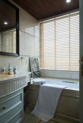 现代欧式风格91平三居新房浴室浴缸设计图片
