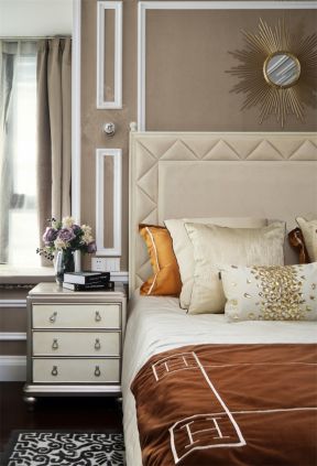 现代欧式风格120平米新房卧室床头柜设计图片
