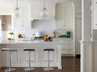 2023简法式风格别墅厨房白色吧台设计图片