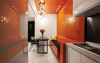 2023现代风格三居室时尚餐厅橘色背景墙搭配图片