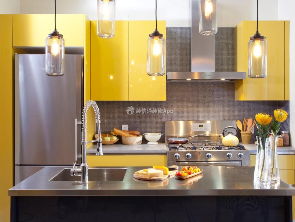 2023暖色调厨房柠檬黄橱柜设计图片