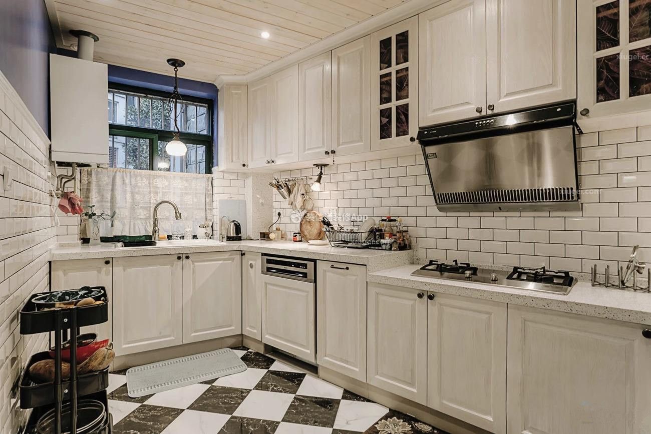 欧式风格家用厨房菱形地砖装修设计图片