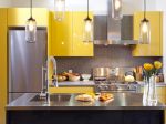 2023暖色调厨房柠檬黄橱柜设计图片