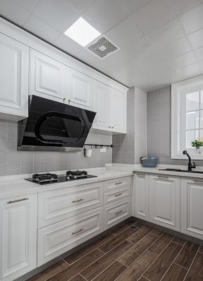 白色欧式风格家用厨房壁柜设计效果图