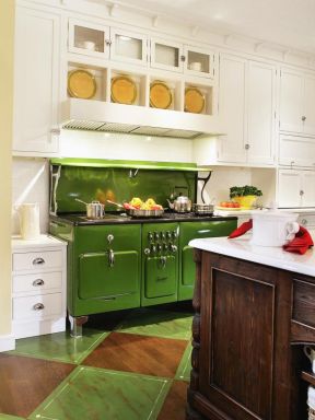 2023小美式风格家庭厨房烤漆绿色橱柜效果图片