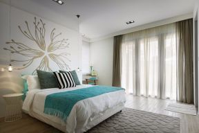 103平米温馨简约风格三居卧室床头背景墙设计图片