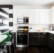 2023现代风格时尚厨房黑白条纹背景墙设计图片