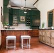 2023美式乡村风格开放式厨房墨绿色橱柜设计图片