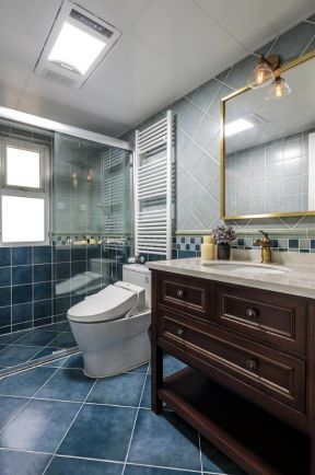 美式风格家庭卫生间地板砖装修设计欣赏2023