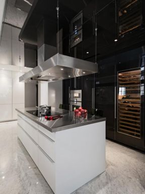 2023现代黑白时尚家庭厨房装修设计图片