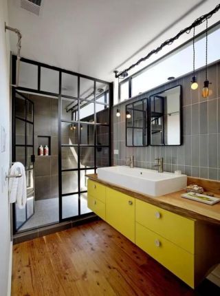 家庭卫生间黄色柜子装修设计效果图