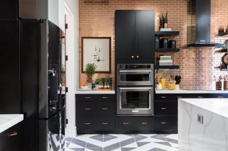 2023家居厨房黑色橱柜背景墙设计图片