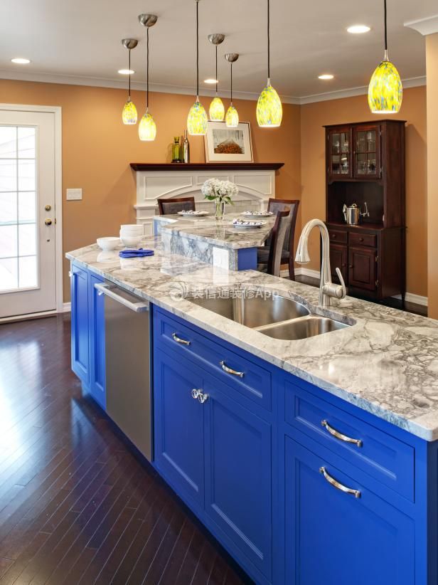 2023敞开式蓝色厨房吧台装修效果图片