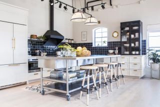 北欧风格公寓开放式厨房不锈钢吧台设计图片