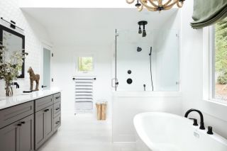 北欧风格7平米卫生间玻璃淋浴房设计图片