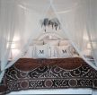 2023温馨北欧风格家装卧室遮光床帘布置图片
