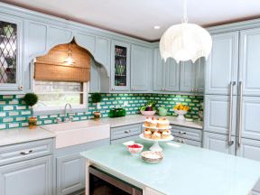 2023小法式风格国外家庭厨房个性橱柜设计图片