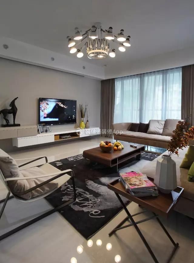 150平米四居现代简约风格家庭客厅电视墙设计图片
