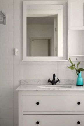 简约北欧风格家庭卫生间洗手台设计图片