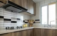 99平米家居厨房木质橱柜装修设计图片