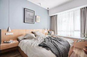 2020简单卧室窗帘效果图 2020卧室窗帘图片设计 2020简约卧室床头柜设计