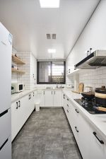 92平方米白色长方形厨房橱柜装修效果图