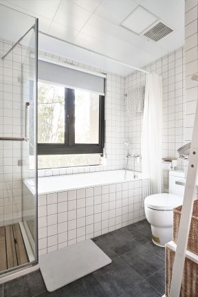 浴室浴帘隔断效果图 砖砌浴缸装修效果图片 砖砌浴缸图片