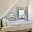 北欧风格小户型阁楼卧室窗帘装修效果图