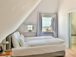 北欧风格小户型阁楼卧室窗帘装修效果图