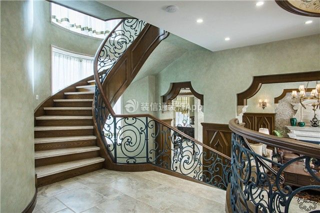 人居紫云庭227平米美式别墅楼梯装修设计效果图