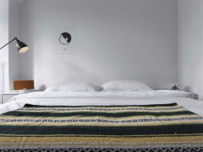 龙云香堤91平米三居现代卧室装修设计效果图欣赏