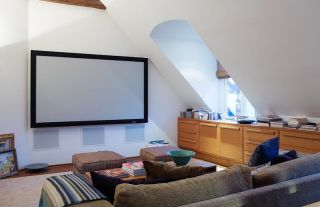 小型阁楼客厅投影仪电视墙设计图片