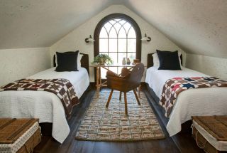小型阁楼双人卧室地毯装修设计图片赏析
