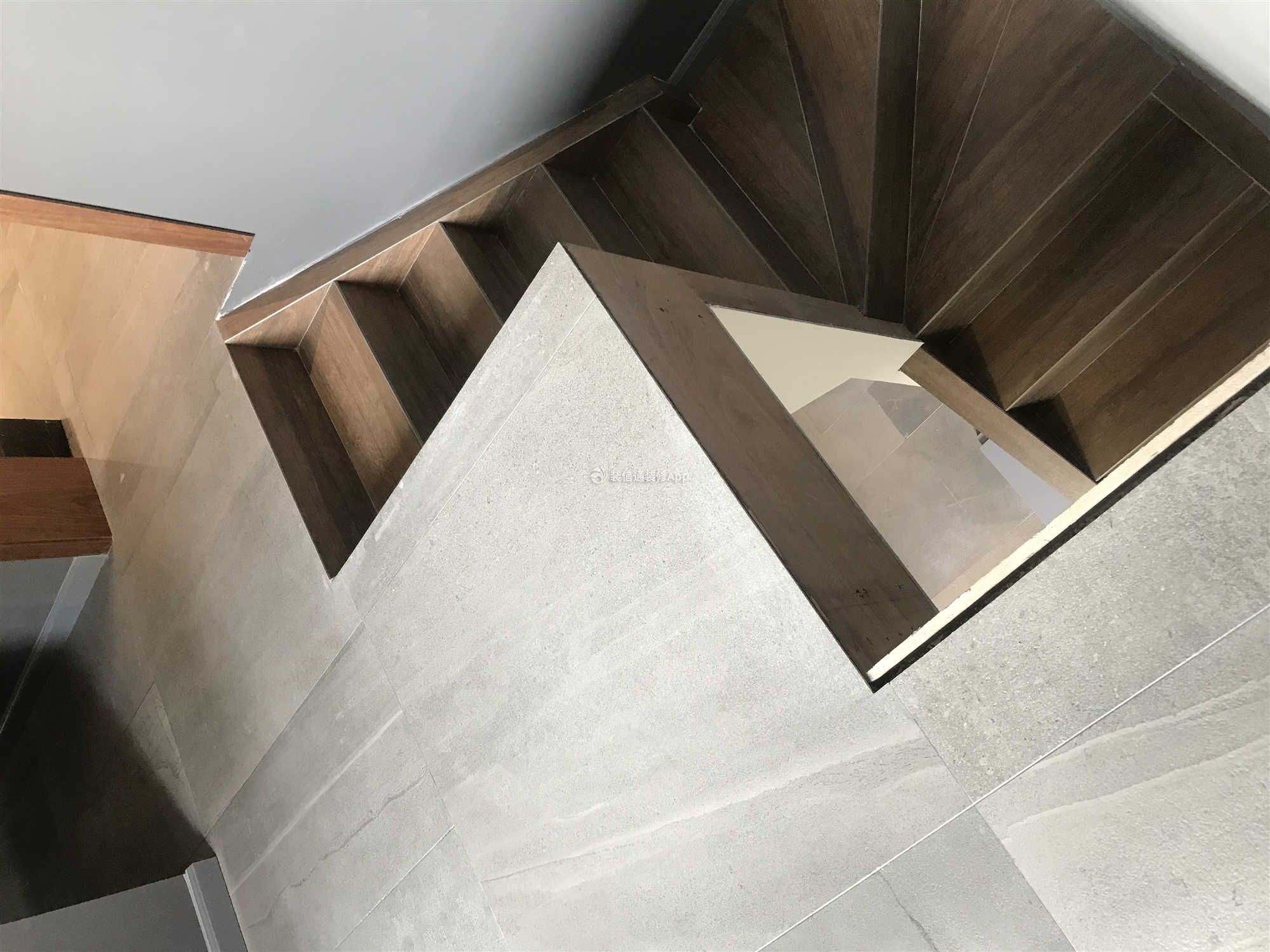 最新190平米奢华复式楼梯装修设计效果图欣赏