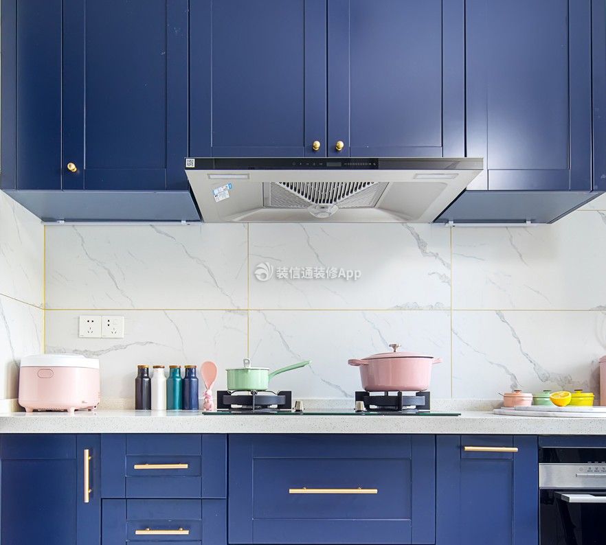 法式风格家庭厨房蓝色橱柜装修设计效果图