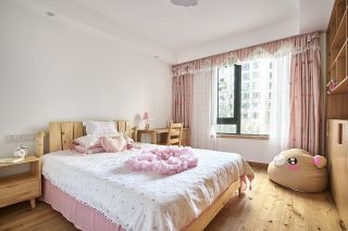 日式风格房屋卧室粉色窗帘装饰图