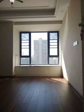 宝能城118平米三居现代飘窗装修设计效果图欣赏