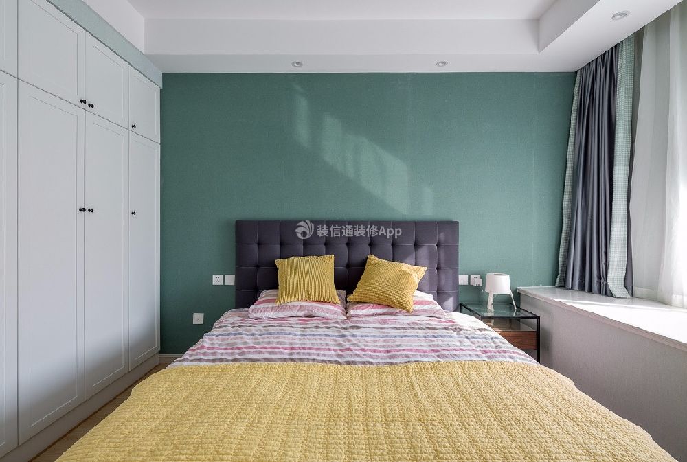 121平海亮唐宁府新房卧室绿色背景墙设计效果图