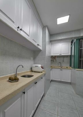 福星华府美式风格长方形厨房吊柜装修设计图片