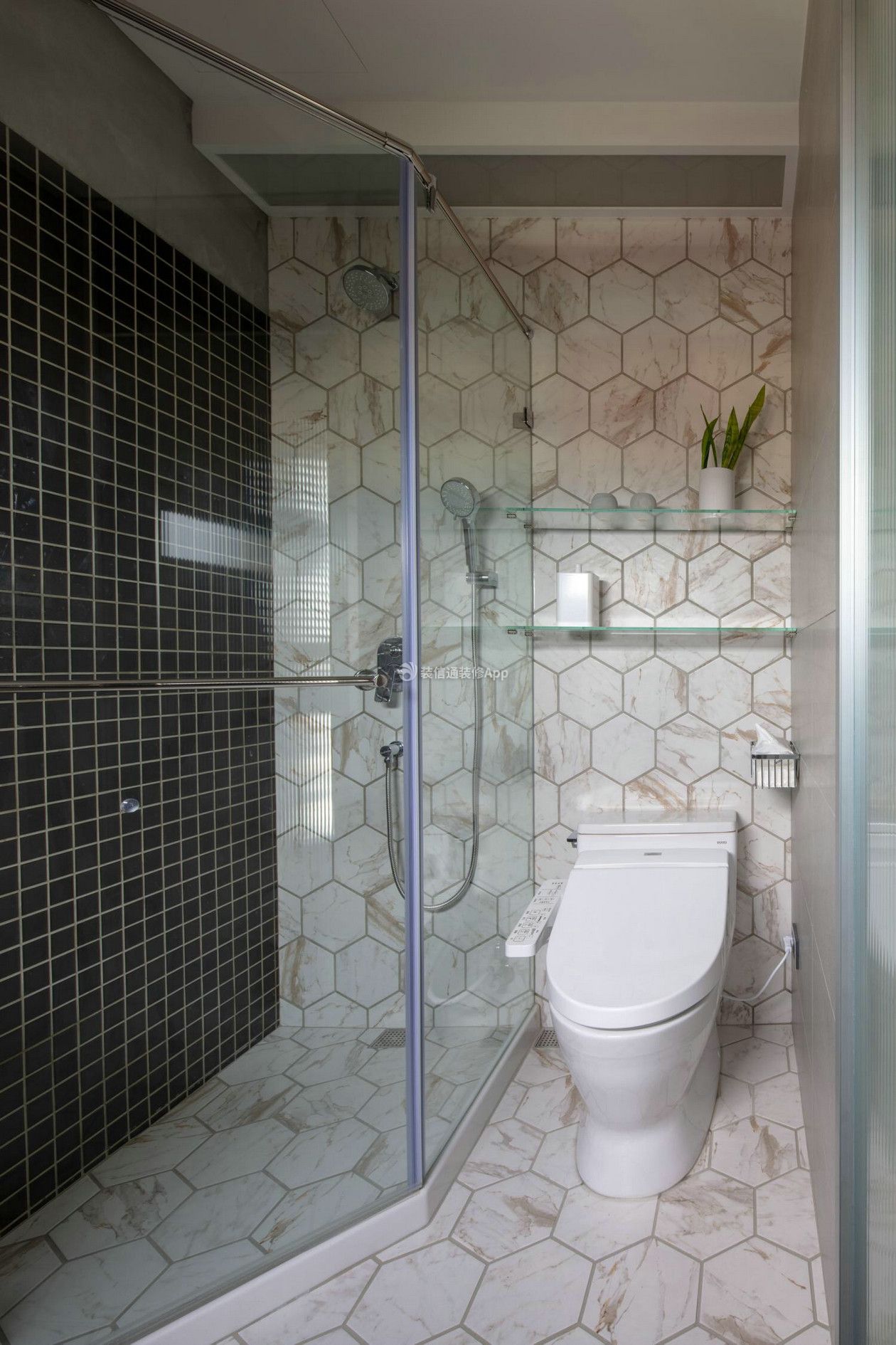 小型公寓卫生间整体淋浴房装修设计图片
