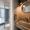 小型公寓卫生间洗手台镜子装潢设计效果图片