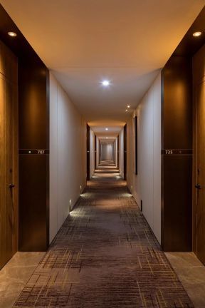 杭州商务酒店长走廊地毯装潢装修图片2023
