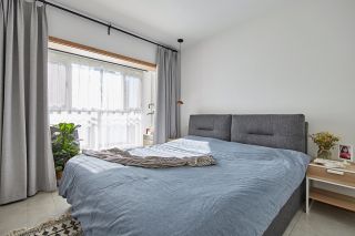 简欧风格小型公寓卧室灰色窗帘装饰设计图片