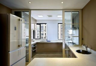 115平米家庭厨房玻璃移门设计装修效果图片