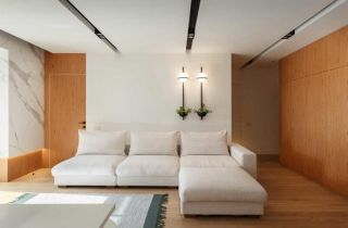 80平房屋客厅白色沙发背景墙壁灯装潢设计图